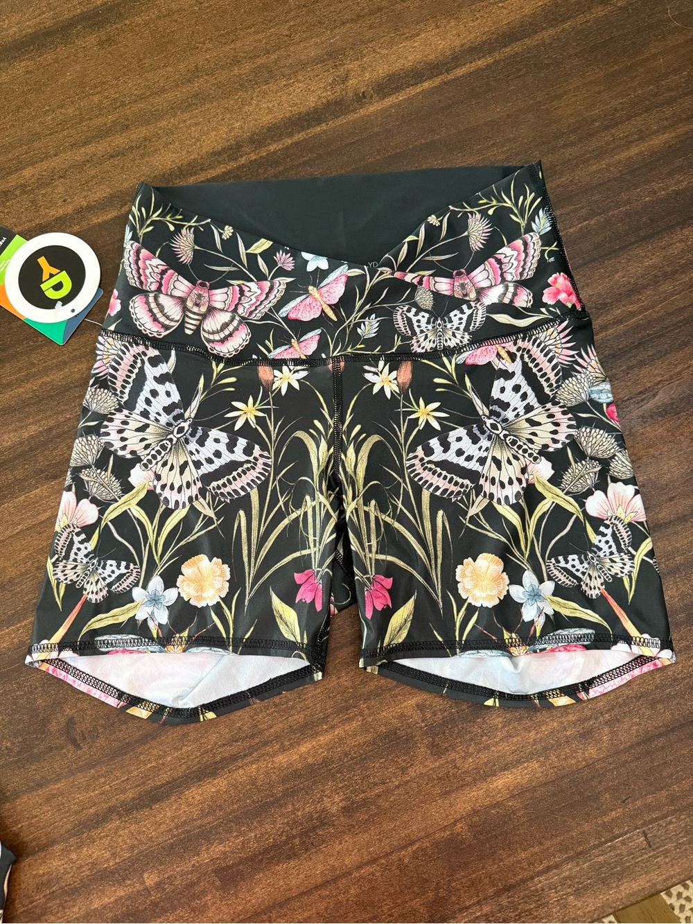 Yoga Democracy Movement shorts in the moth and floral print - Picture 2 of 6